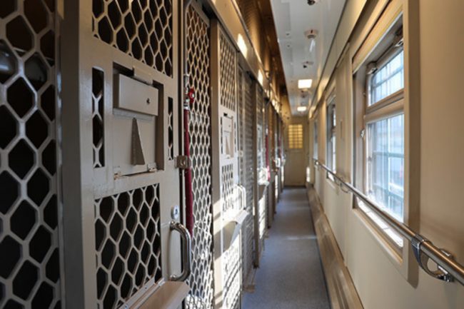 В Красноярске открыли музей конвоирования, оборудованный в вагоне поезда для перевозки заключенных