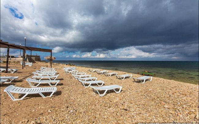 пустые пляжи Крыма