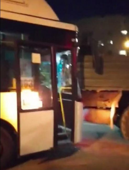 Вчера вечером в Инкермане автобус с пассажирами столкнулся с грузовым автомобилем «КамАЗ» российской армии