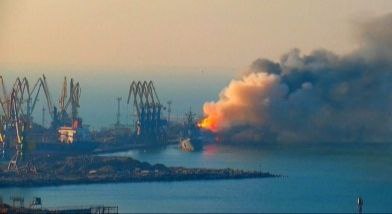В Севастополе командование Черноморского флота РФ официально признало потерю БДК «Саратов», попавшего под обстрел украинских ВС в порту оккупированного Бердянска 24 марта 2022 года