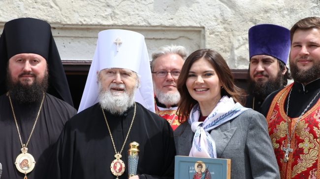 В Феодосию на освящение отреставрированного храма Святого великомученика Димитрия Солунского приехала Алина Кабае
